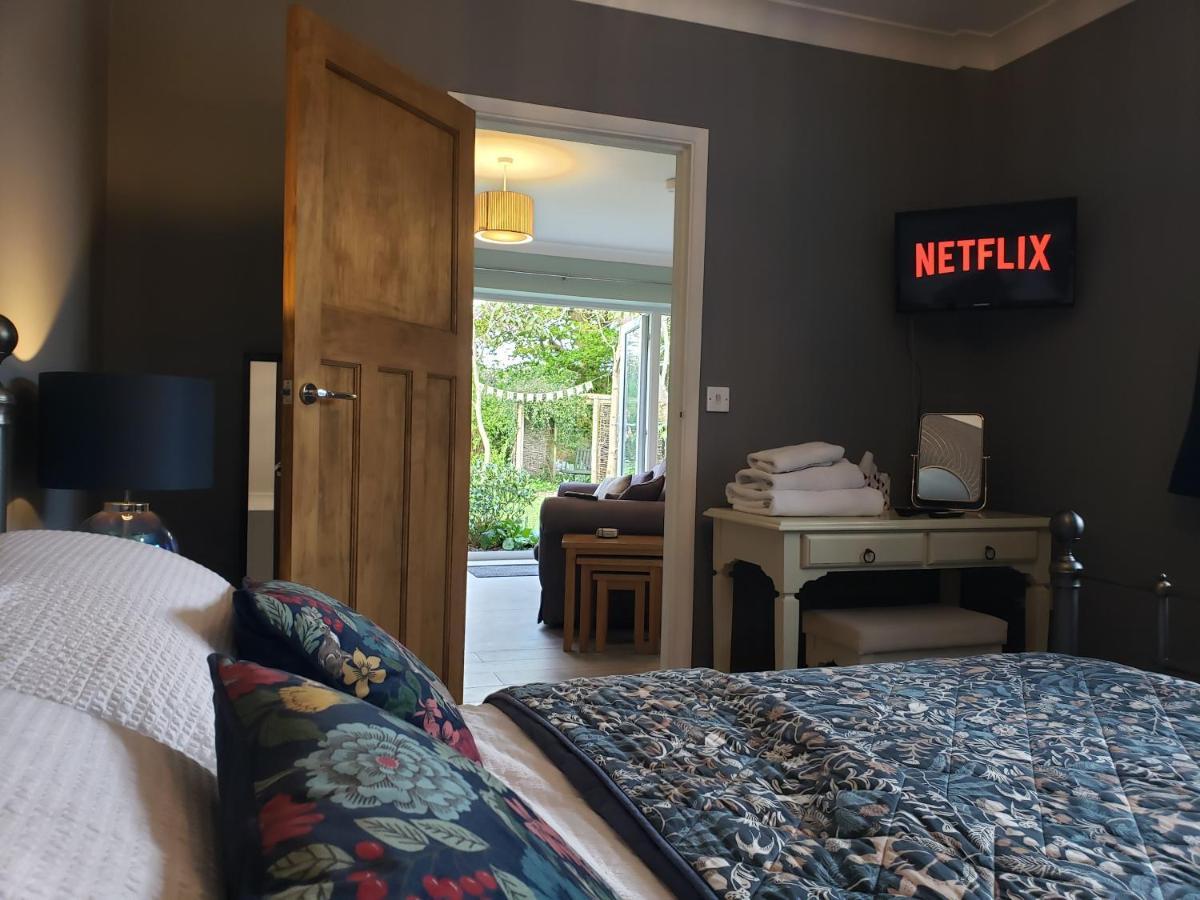 Luxury Self Catering With Cosy Cabin & Sauna In Colchester Esterno foto