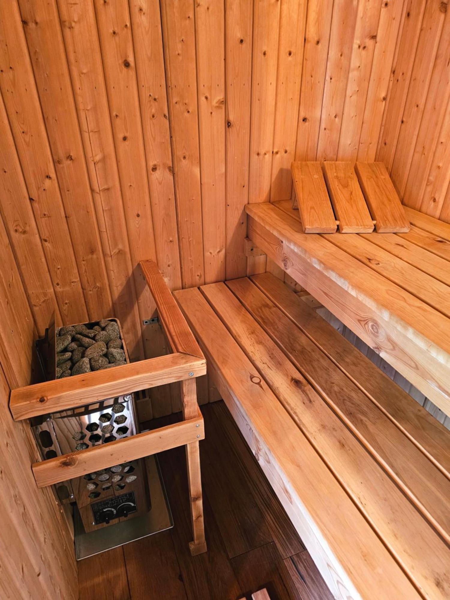 Luxury Self Catering With Cosy Cabin & Sauna In Colchester Esterno foto